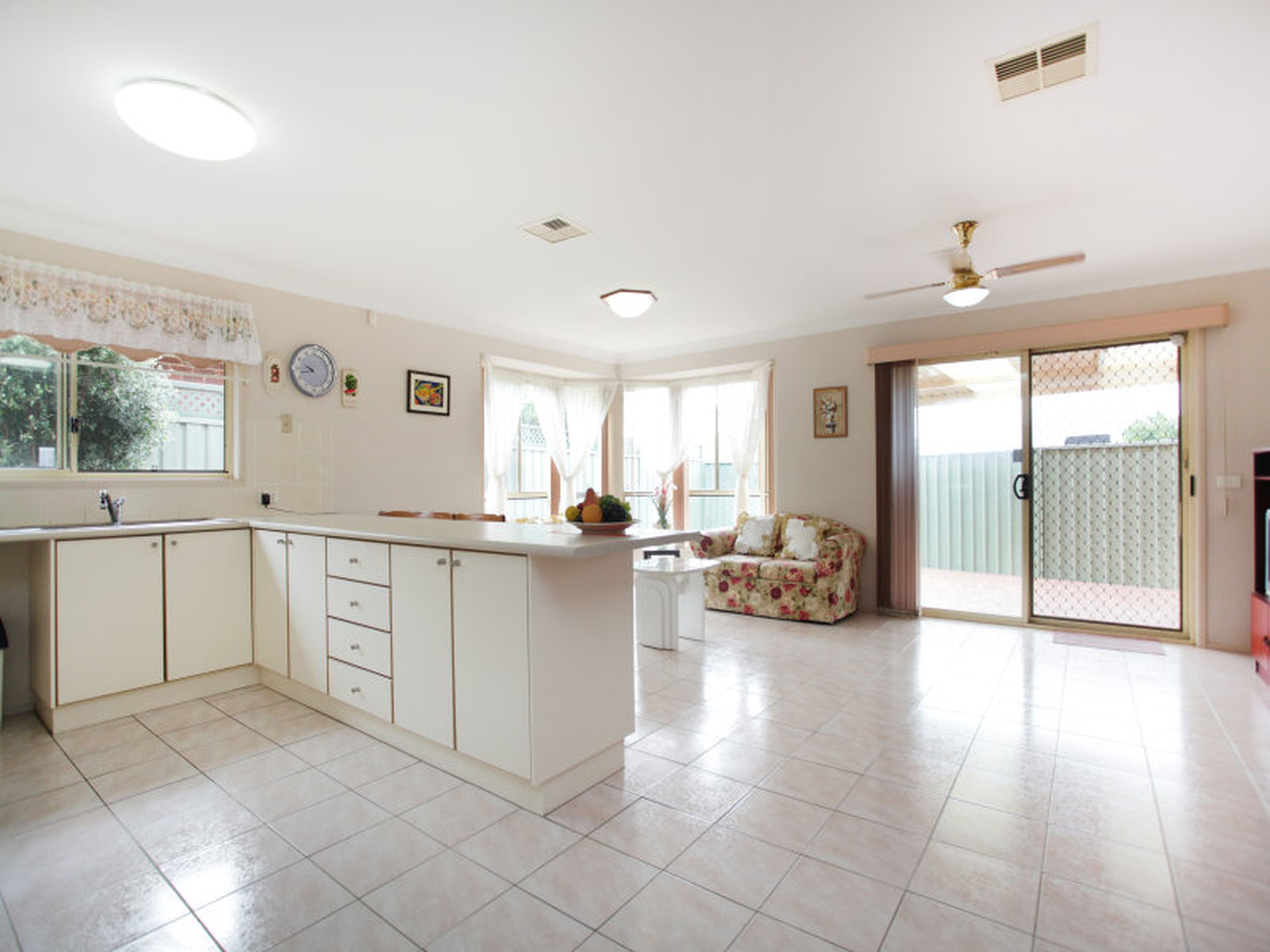 8 Sorenson Crescent, GLENMORE PARK