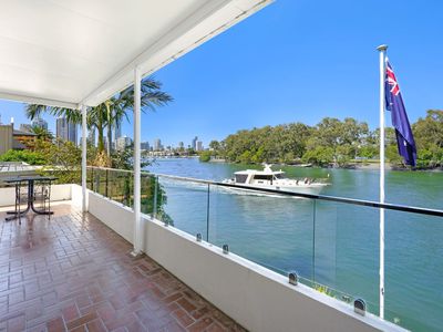 2 / 239 Stanhill Drive, Surfers Paradise