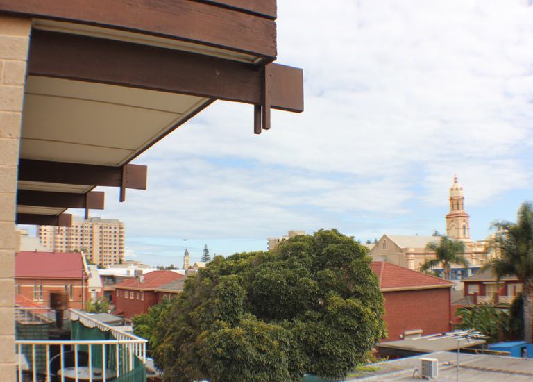9 / 27 High Street, Glenelg