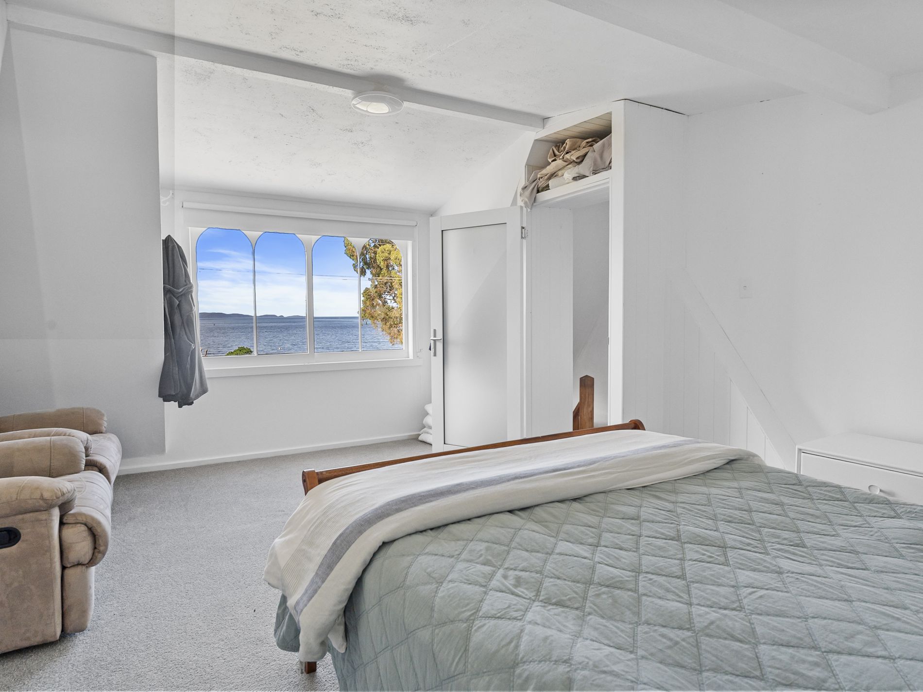 144 Kingfish Beach Road, Southport