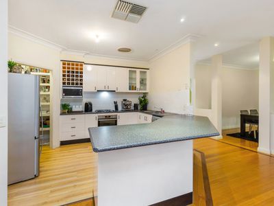 5 Sunrise Court, Strathdale