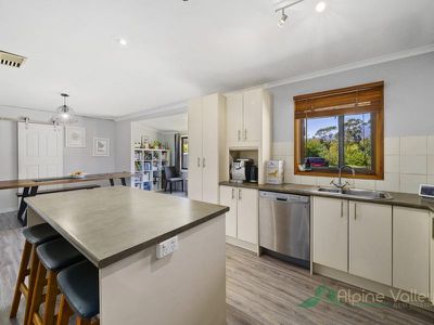 29 Simmonds Creek Road, Tawonga South