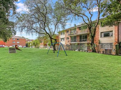 4 / 3 O'Rourke Crescent , Eastlakes