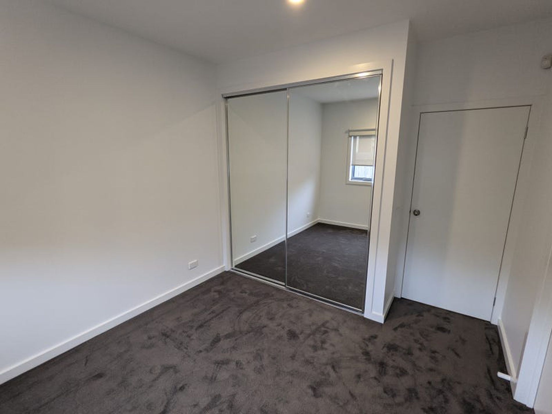 8 / 5 Helms Street, Newcomb