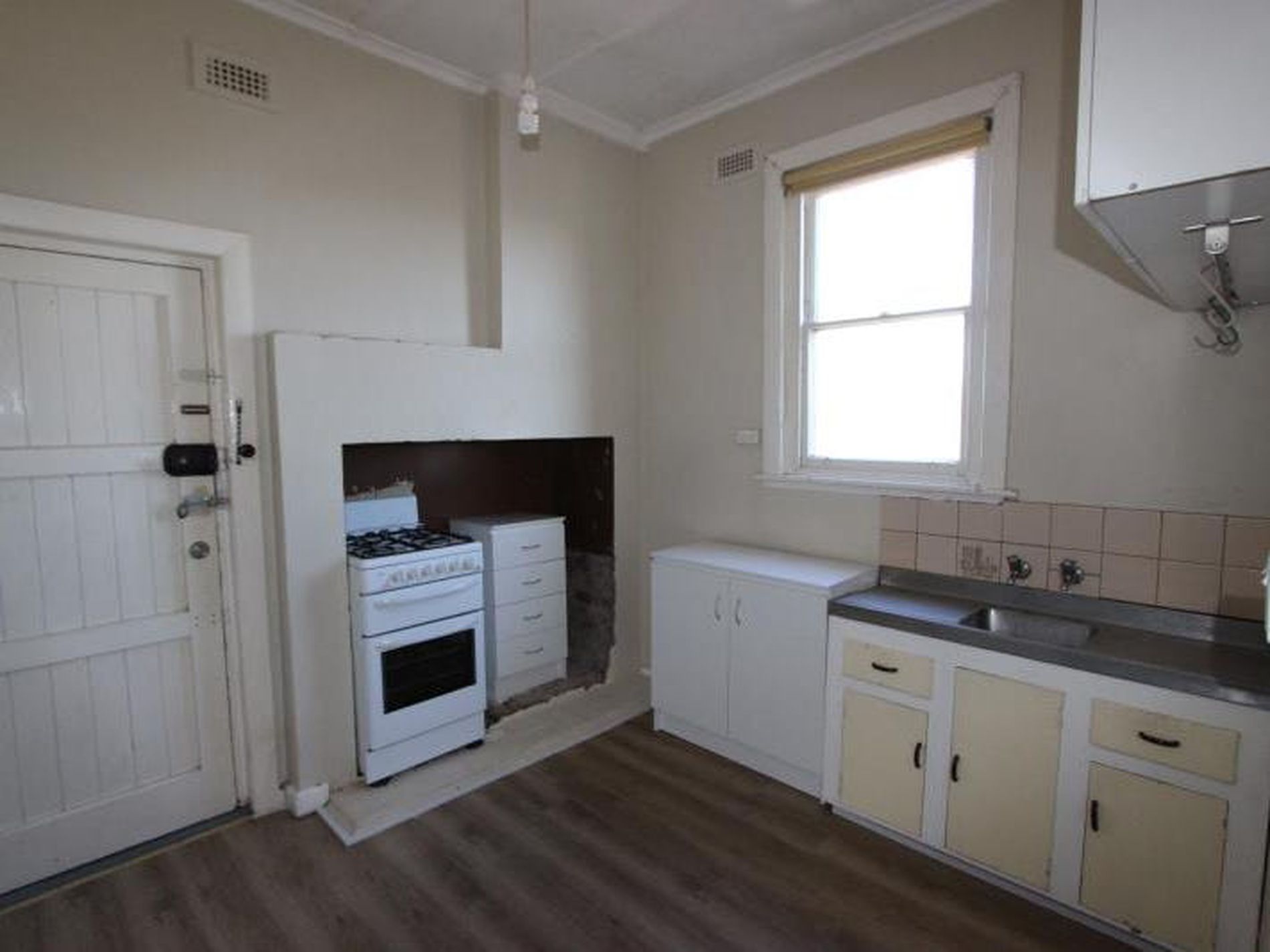 4 / 12 Thomas Street, Geelong West