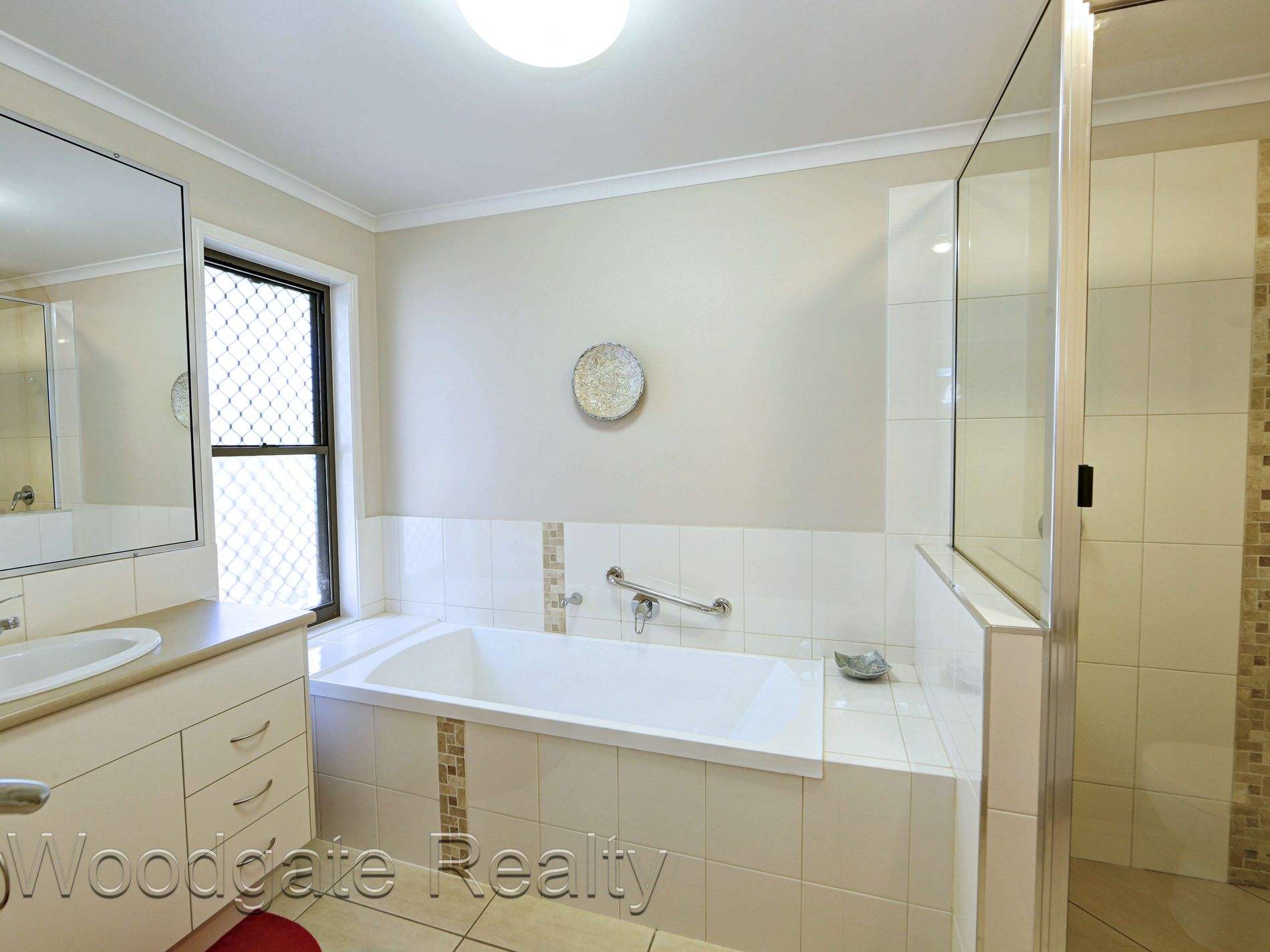 2 Honeyeater Court, Woodgate