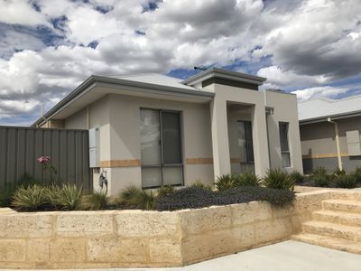 54 / 12  LODER WAY, South Guildford