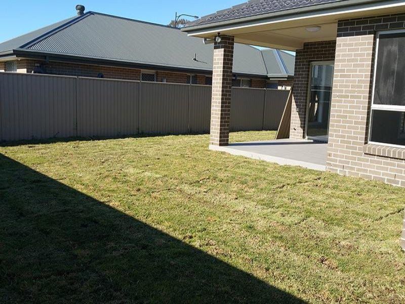 152 Lakeside Parade, Jordan Springs