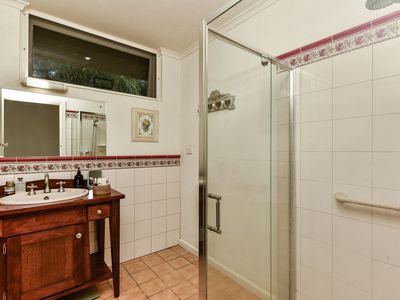 17 Adams Street, Donovans