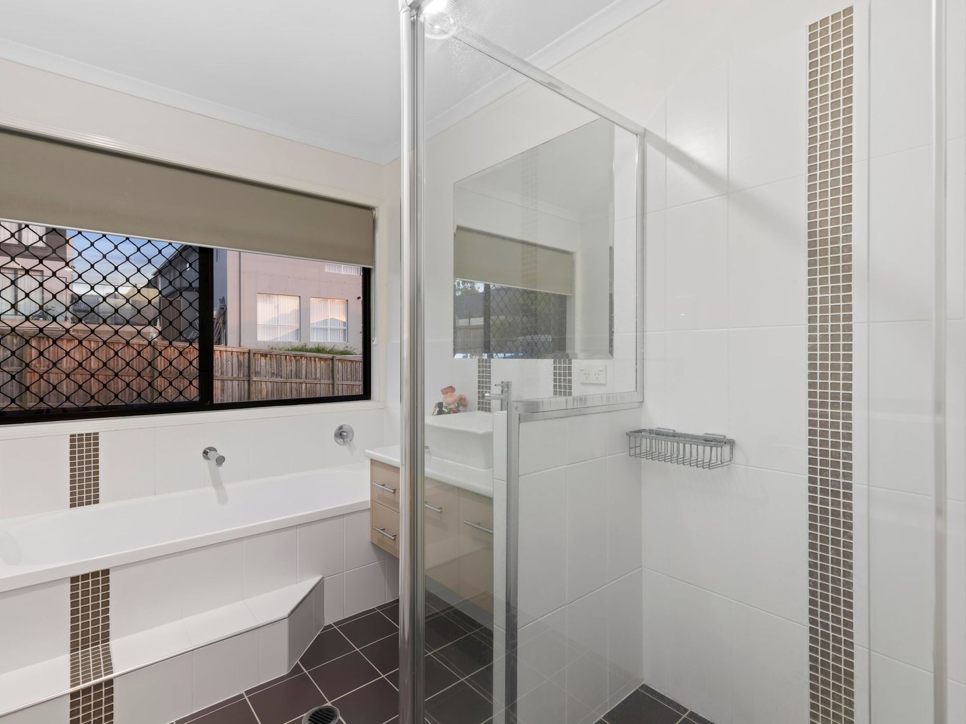 6 Lachlan Drive, Wakerley