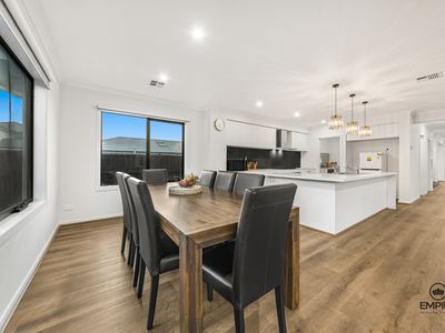 7 Crescendo Boulevard, Clyde