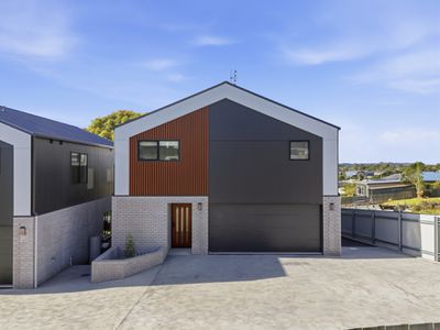 2 / 20B Frances Street, Bridport