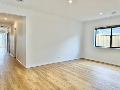125 Plane Avenue, Mambourin