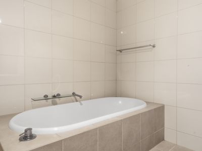 806 / 19 The Circus, Burswood