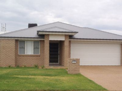 63 Page Avenue, Dubbo