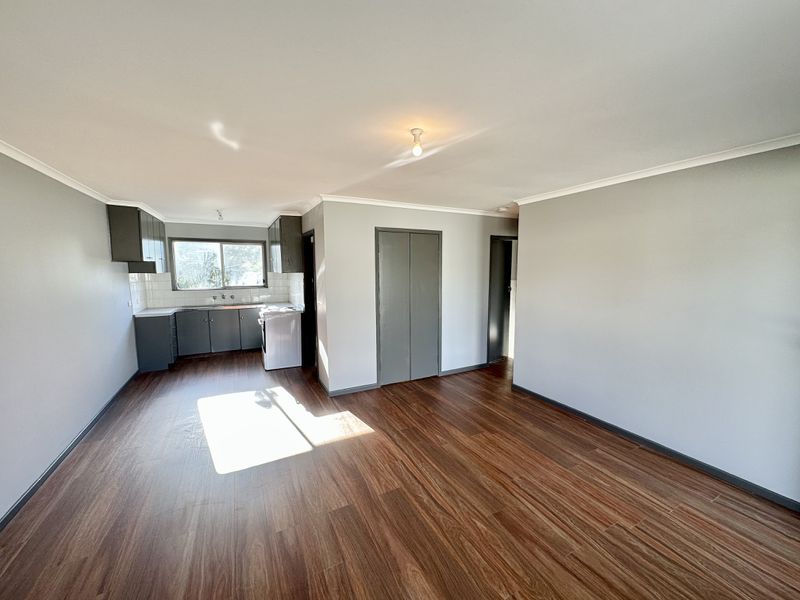 385 Balaclava Street, Hay