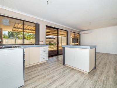 11 McNairn Cross, Leda