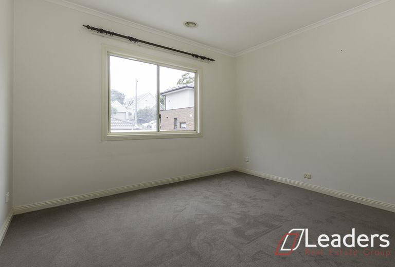 2 / 2 Allister Street, Mount Waverley