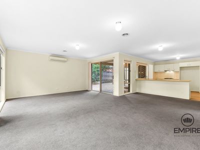 6 Greenfield Court, Cranbourne North