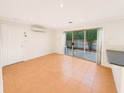 2 / 10 Dixon Avenue, Werribee