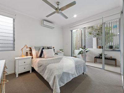 2 / 64 Pembroke Road, Coorparoo
