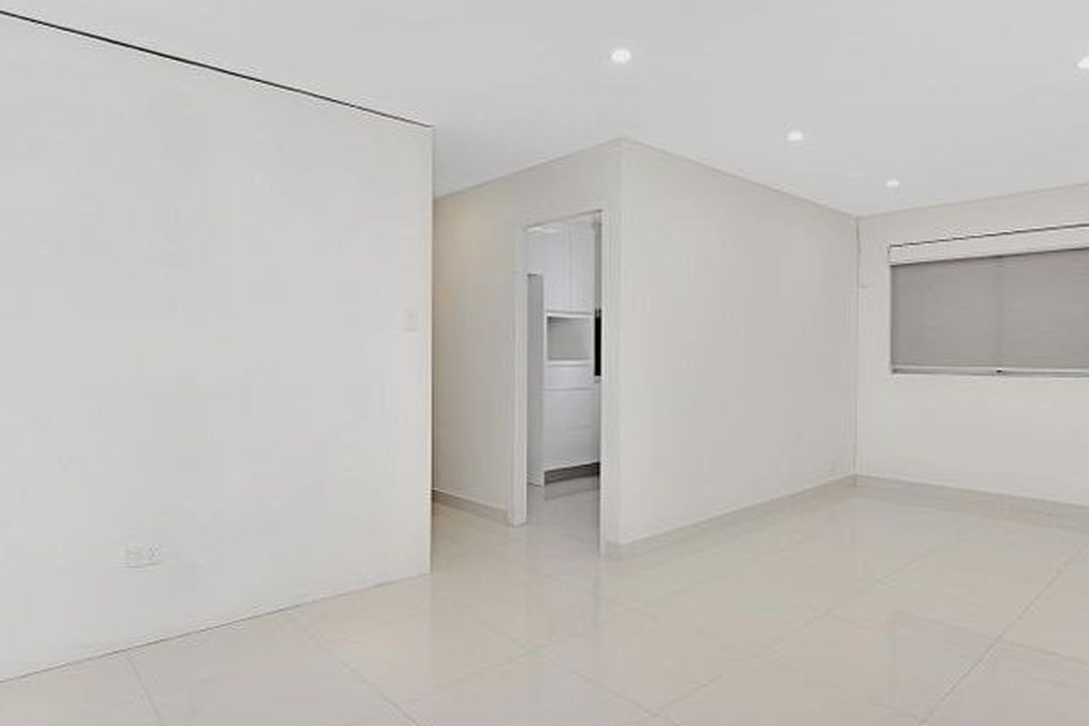 TWO BEDROOM UNIT IN AN EXCELLENT LOCATION