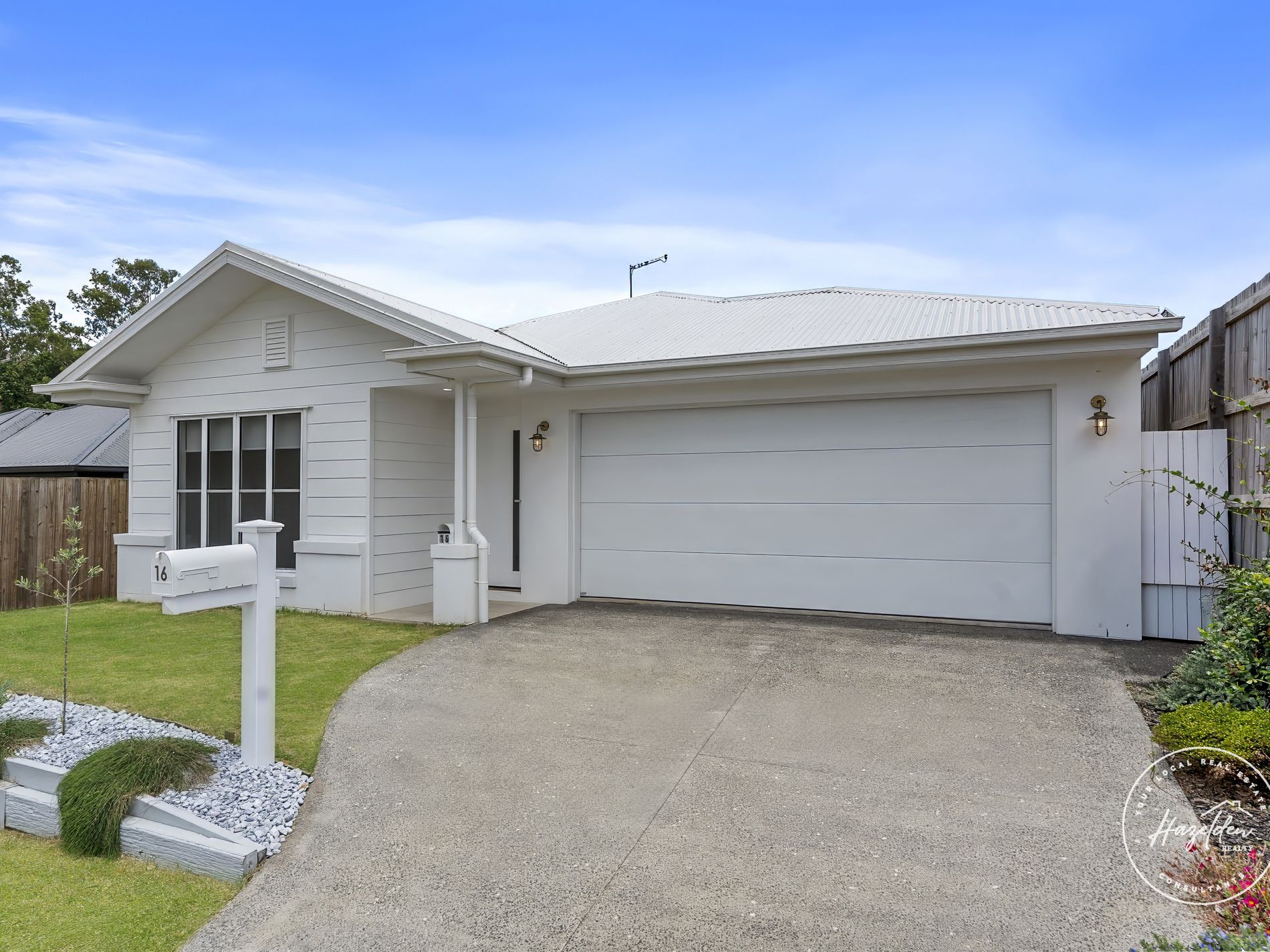 16 Aurora Crescent, Glass House Mountains