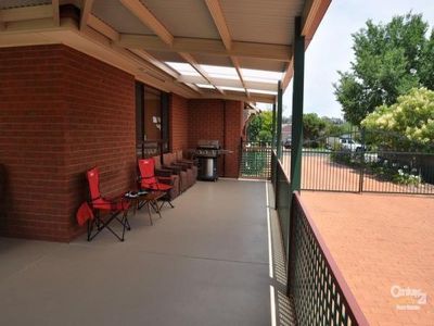 8 Lincoln Park Way, Dubbo