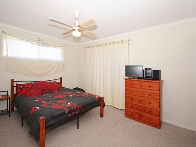 6 TURRUM STREET, Scarness