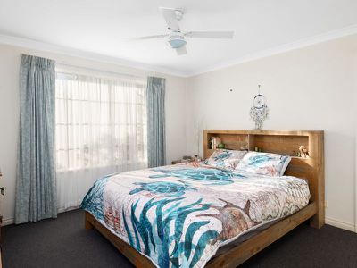 10B Riverina Way, Hannans