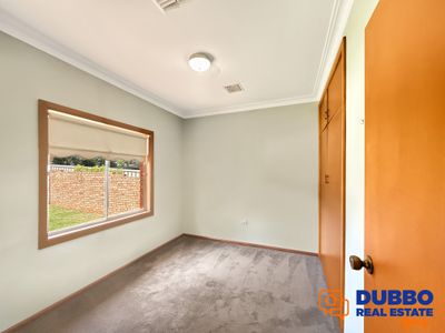8 Brigalow Avenue, Dubbo