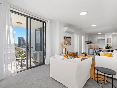 27 / 136  Marine Parade, Southport