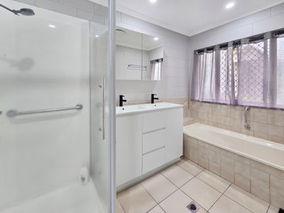 5 / 23 Tower Avenue, Atherton