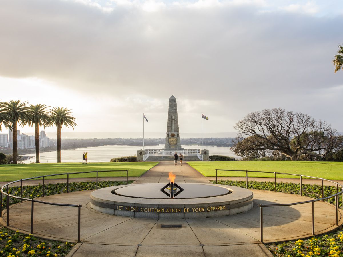 302 / 12 Victoria Avenue, Perth