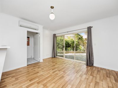 3 / 2 John Hindmarsh Frontage, Brompton