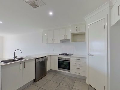 13B Lansdowne Drive, Dubbo