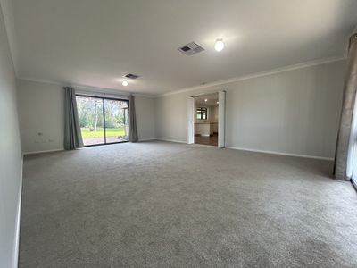 8 Gidgee Road, Dubbo