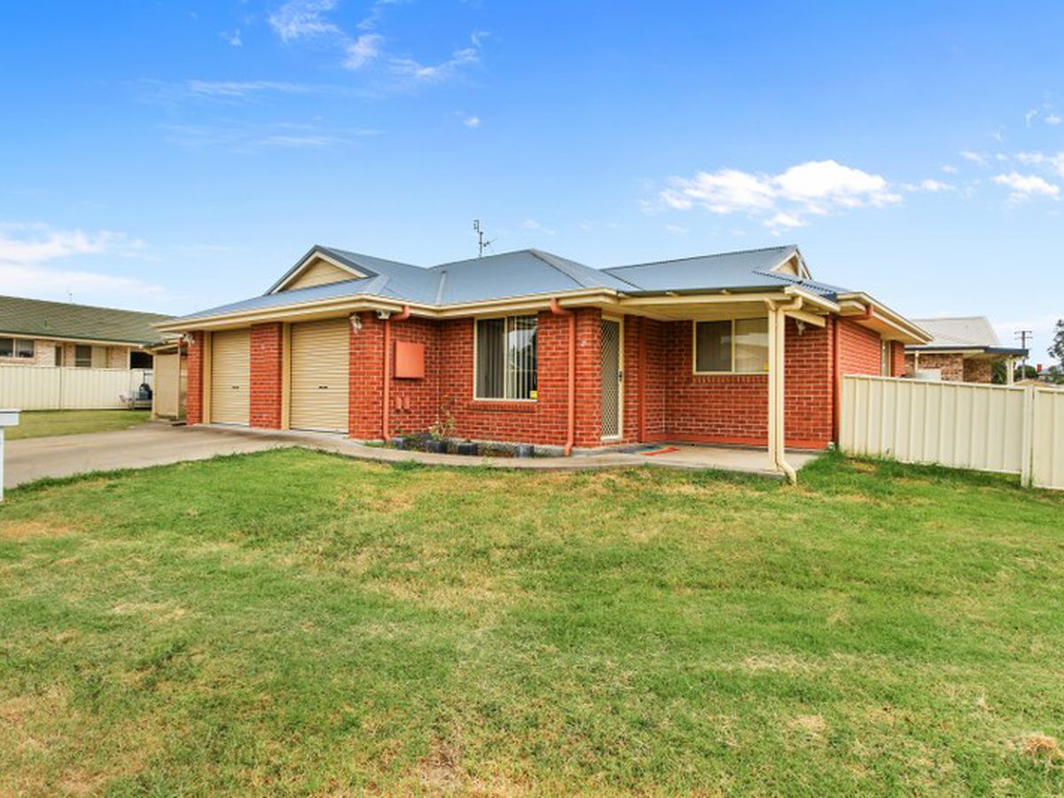 2 / 12 Karwin Street, Tamworth First National Real Estate Tamworth
