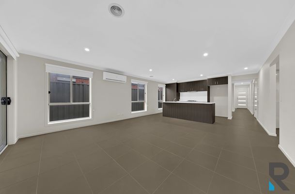 10 Comfort Road, Roxburgh Park