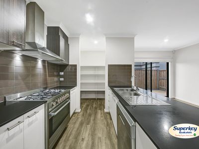35 Surround Drive, Mambourin