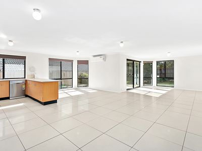 19 Helena Crescent, Horsley