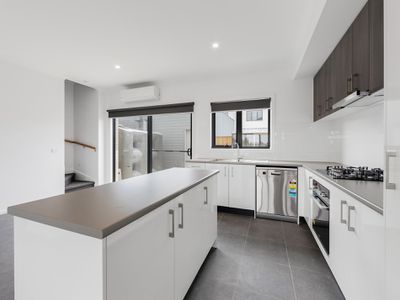 14 Kimzy Circuit, Werribee