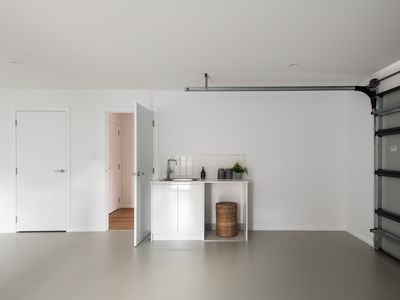 2 Leeman Court, Riverside