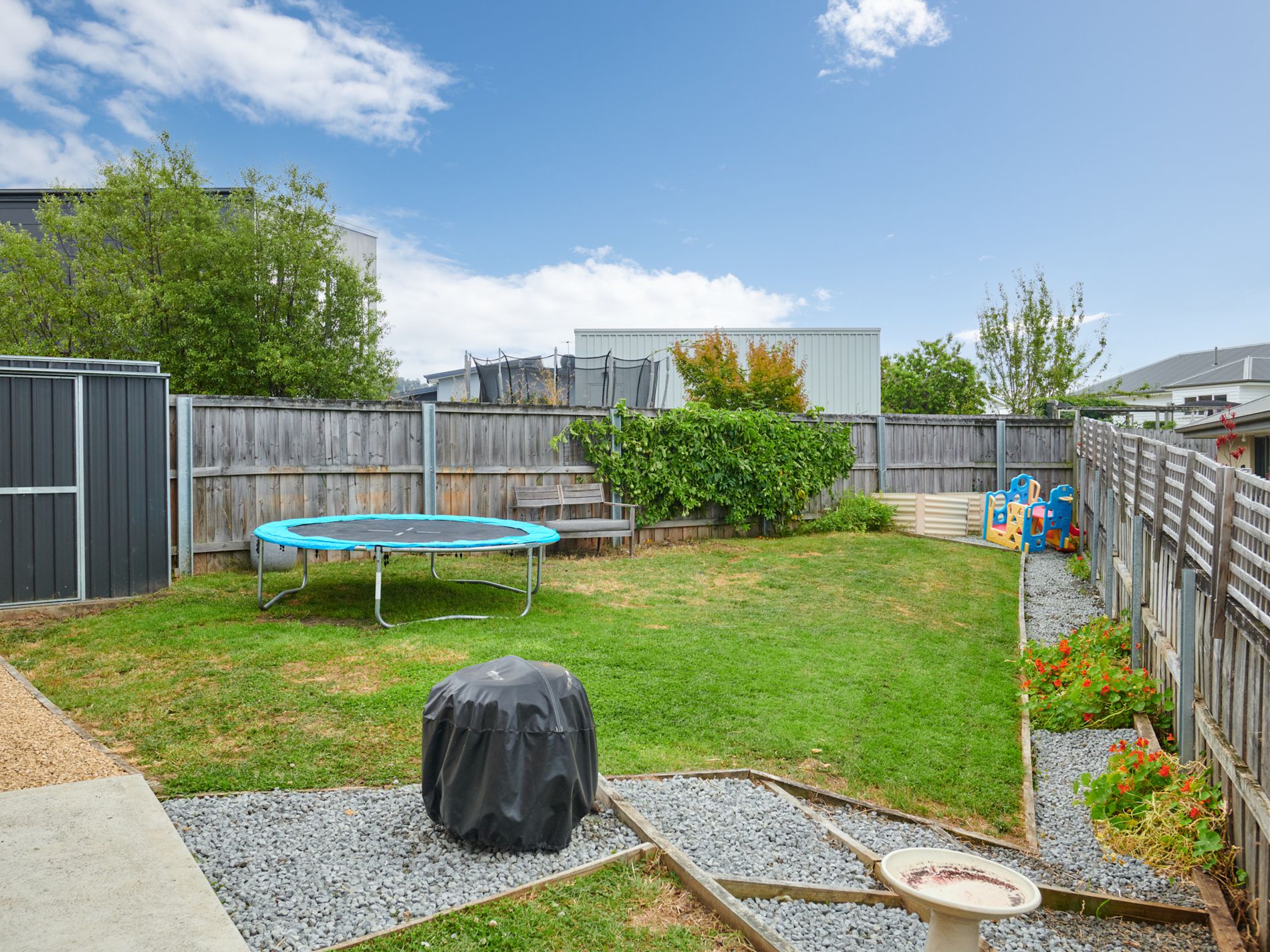 2 / 5 Space Court, Snug