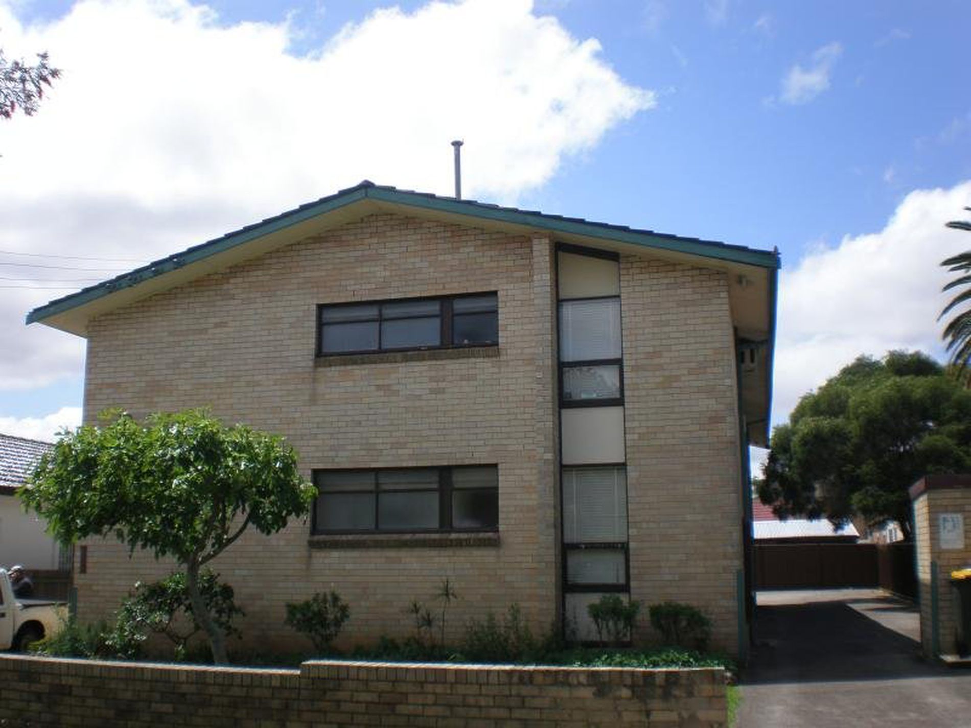 2 / 1 oxford STREET, Belmore