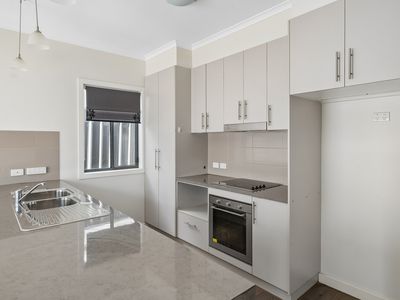 2 / 8 President Street, Seymour