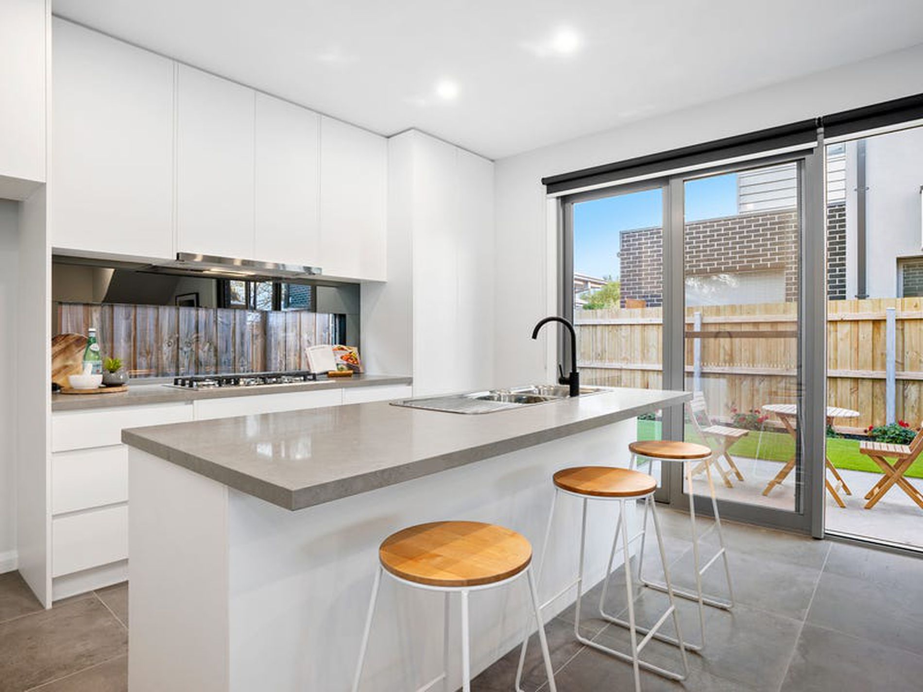 2 / 23 Norwood Street, Herne Hill