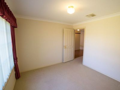 2 Brian Hambly Place, Dubbo
