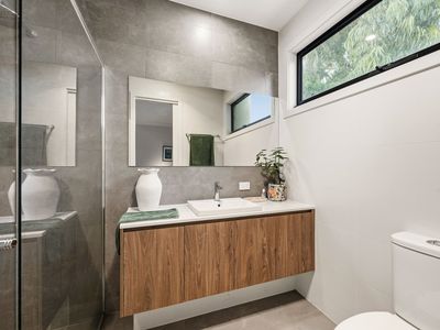 2 Lyle Court, Woodville
