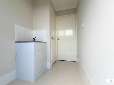 33 Camperdown Way, Lakelands